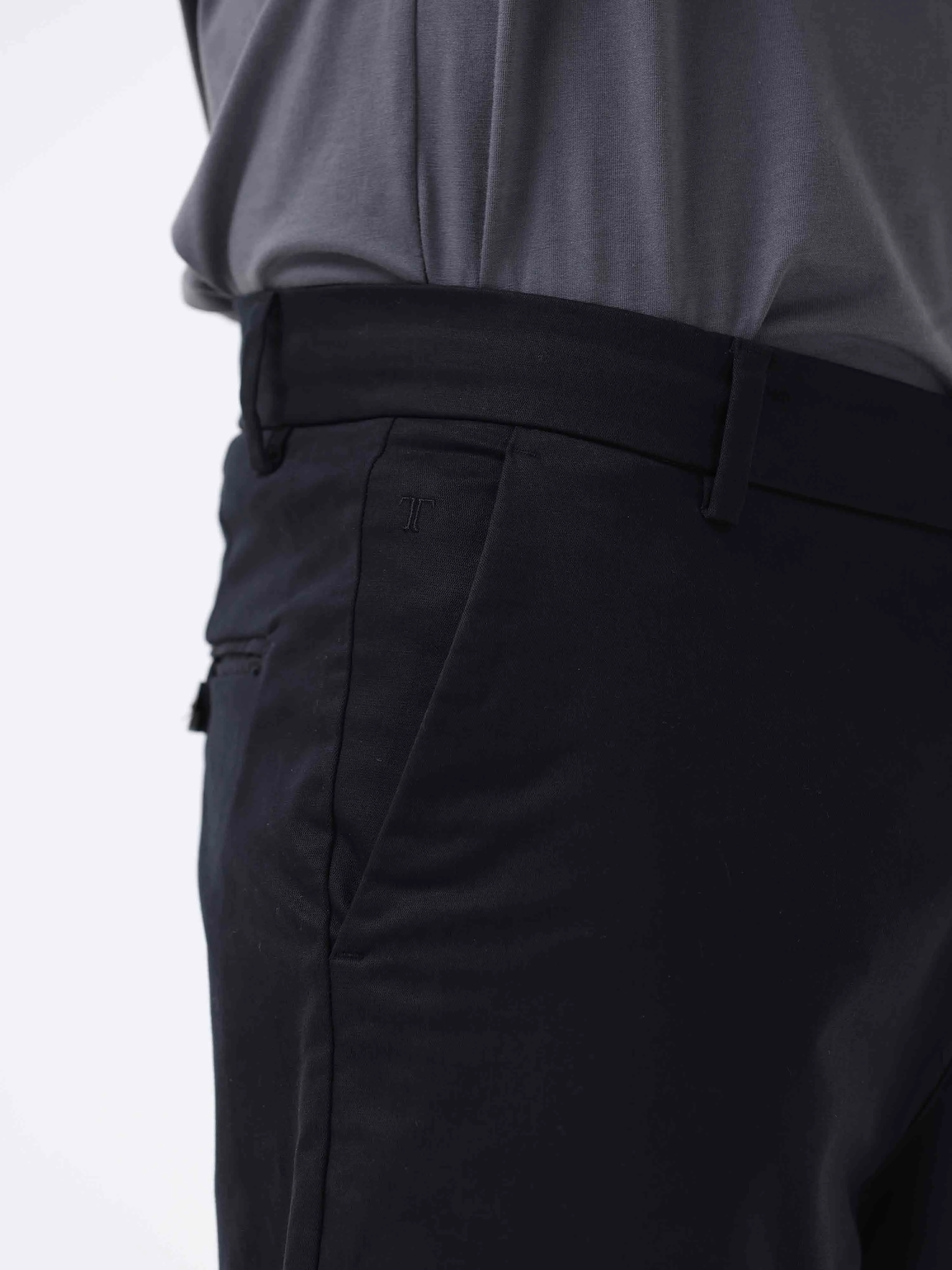 Broken Signature Black Chino