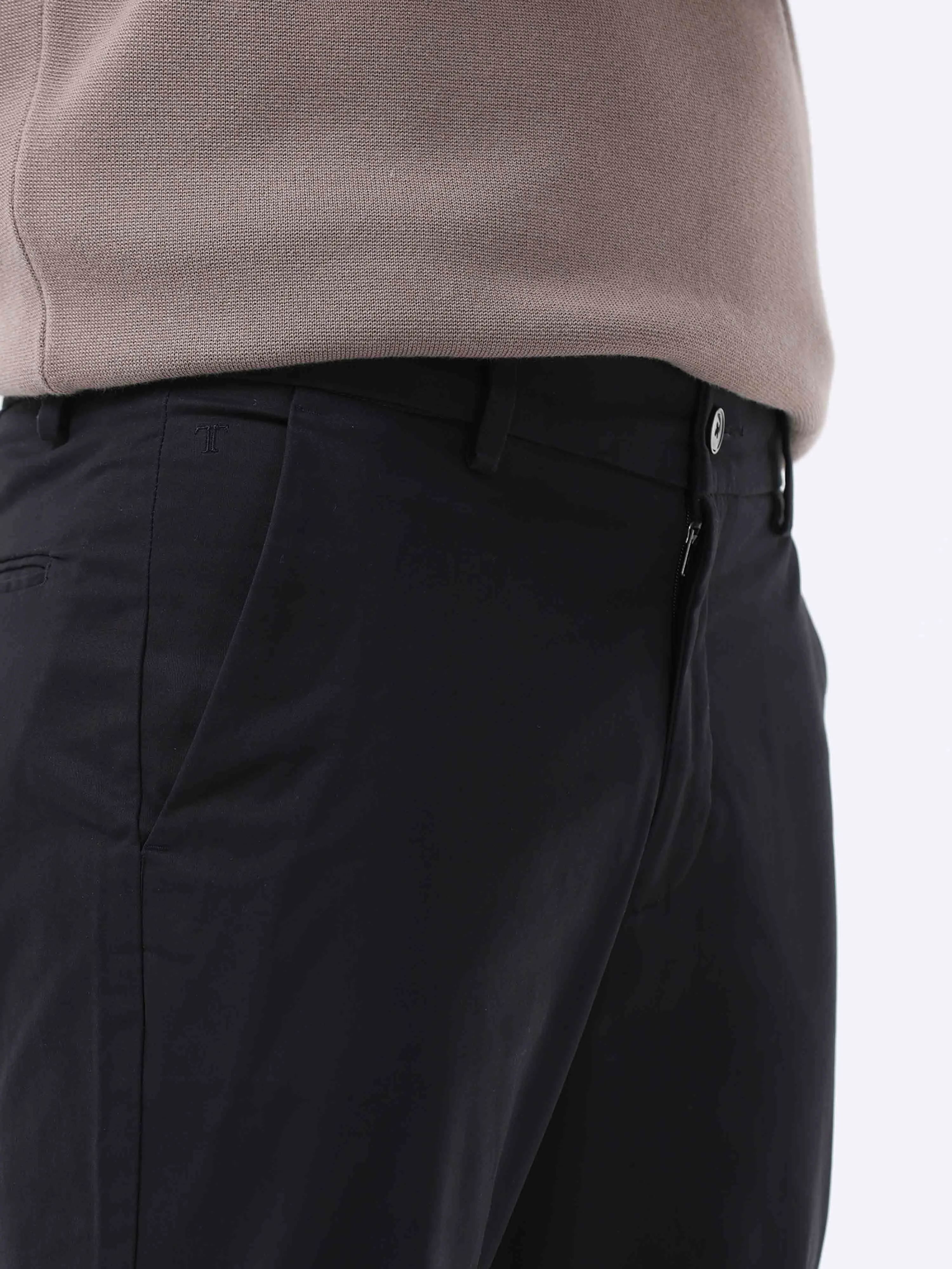 Semi Liquid Statement Black Chino